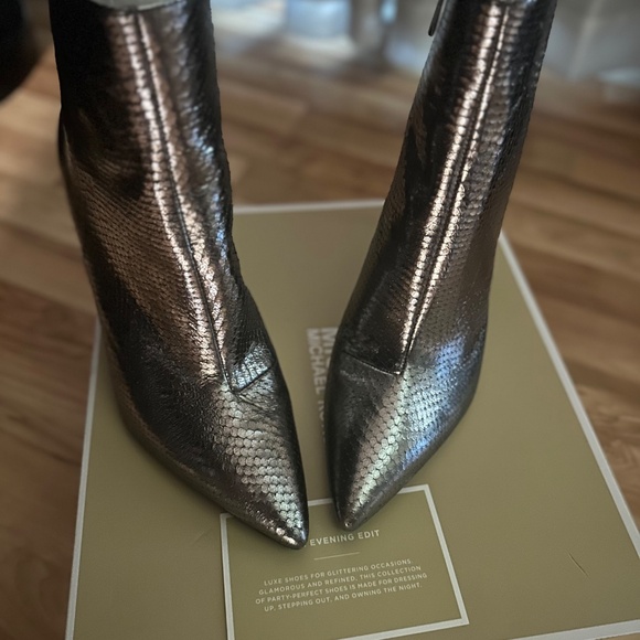 Iridescent BEAUTY - Picture 5 of 16